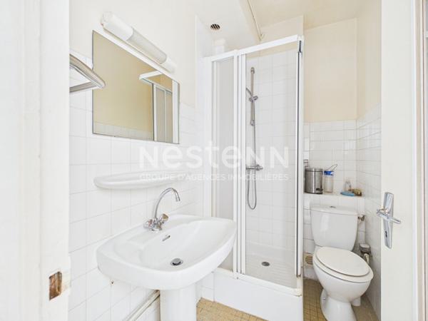 Aurillac, rue des Carmes, à Vendre Immeuble de 6 appartements et un local commercial.