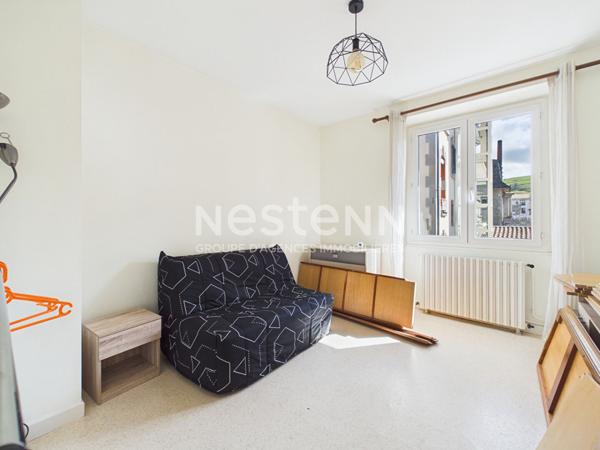 Aurillac, rue des Carmes, à Vendre Immeuble de 6 appartements et un local commercial.