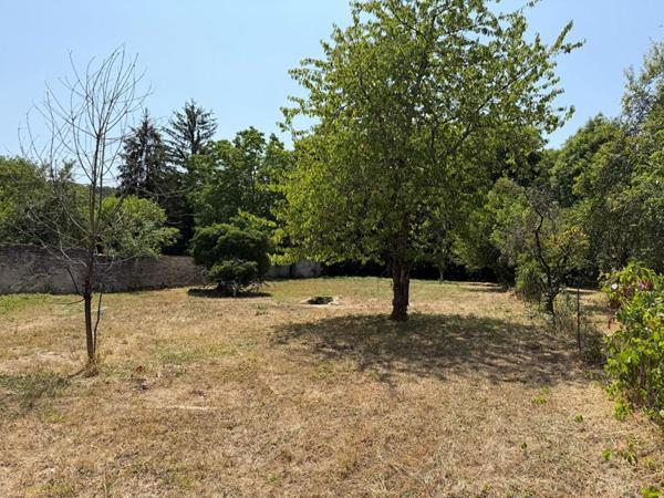 Terrain constructible viabilisé au bord de l'eau