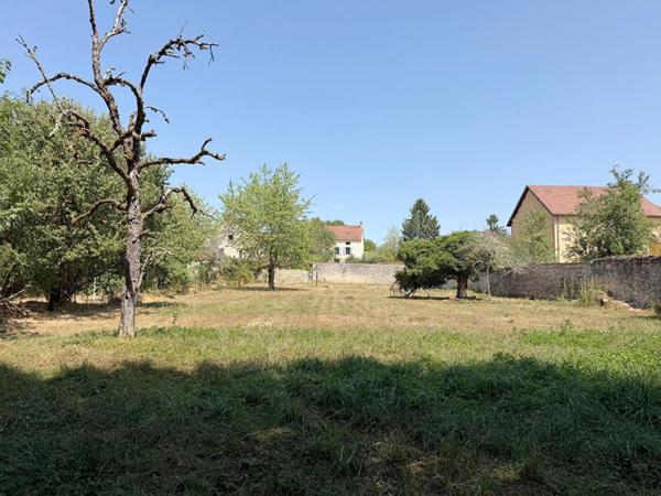 Terrain constructible viabilisé au bord de l'eau