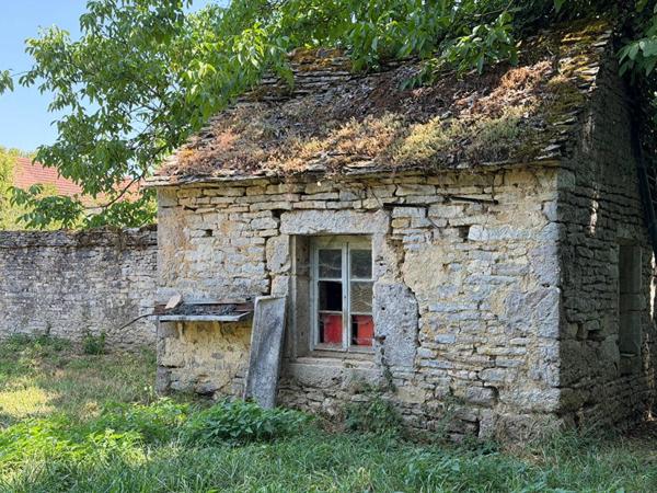 Terrain constructible viabilisé au bord de l'eau