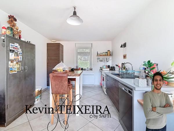 Maison rénovée proche centre bourg avec grand terrain