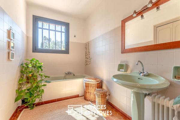 Corps de ferme familial avec piscine