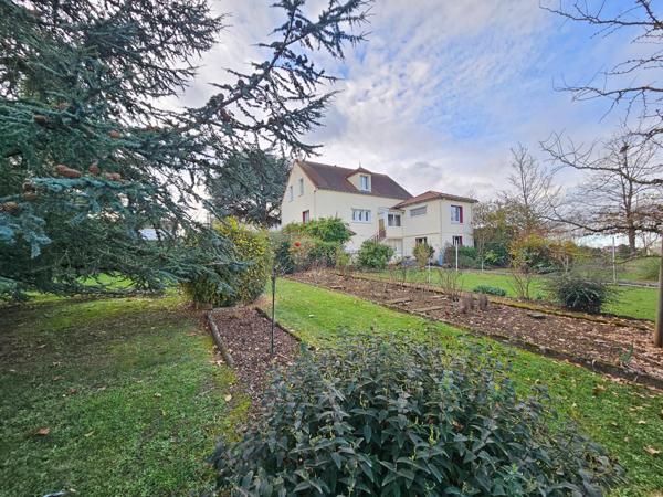 Maison à THOUARS, 79100 - 9 pièces 187m²