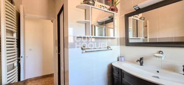 Luynes (13080), Maison de 130 m2 de plain pied avec studio 24 m2, terrain de 536 m2 avec piscine