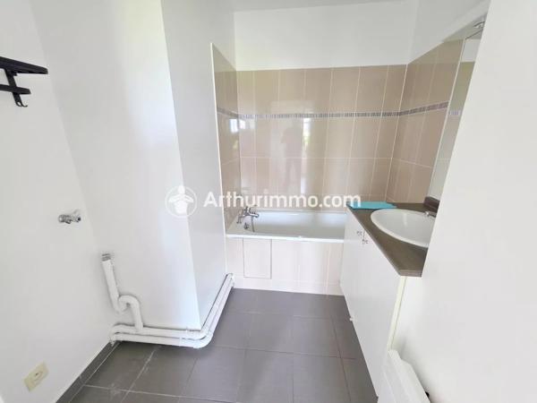 Location                                                      Appartement
                        
                     4 pièces                      71 m2                     à Savigny-le-Temple