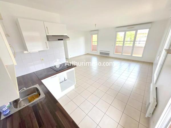 Location                                                      Appartement
                        
                     4 pièces                      71 m2                     à Savigny-le-Temple