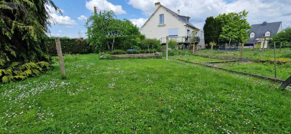 Maison à vendre à Noyal-sur-Vilaine en Ille-et-Vilaine (35530), ref : 019/5445 MCB   
centre bourg
