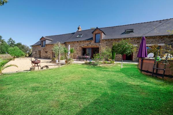 À VENDRE Longère de charme rénovée 6 chambres, dépendances et grand terrain Pire-sur-Seiche (35)