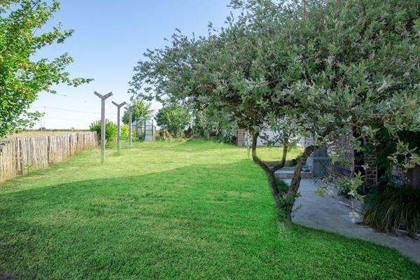 À VENDRE Longère de charme rénovée 6 chambres, dépendances et grand terrain Pire-sur-Seiche (35)