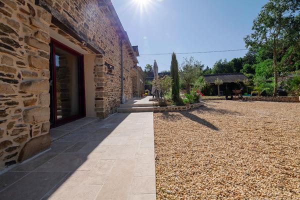 À VENDRE Longère de charme rénovée 6 chambres, dépendances et grand terrain Pire-sur-Seiche (35)