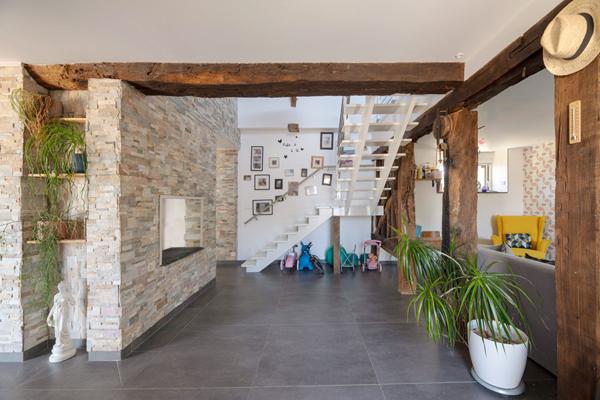 À VENDRE Longère de charme rénovée 6 chambres, dépendances et grand terrain Pire-sur-Seiche (35)