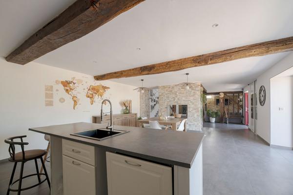 À VENDRE Longère de charme rénovée 6 chambres, dépendances et grand terrain Pire-sur-Seiche (35)