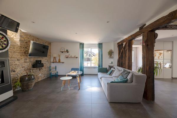 À VENDRE Longère de charme rénovée 6 chambres, dépendances et grand terrain Pire-sur-Seiche (35)