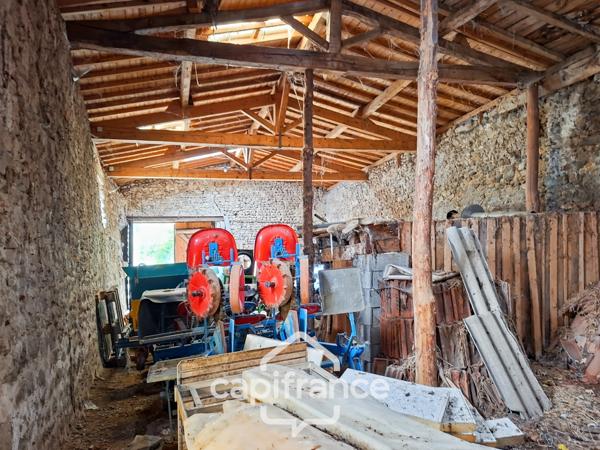 Grange de plus de 135 m² à vendre CELLES SUR DUROLLE (63)