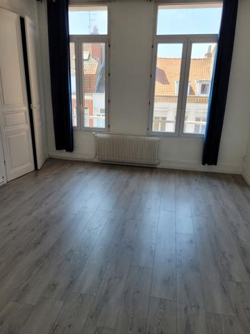 Appartement
                                                                                                                                                                                                                                                                                                                        1 pièce(s)                                                                                                                                                                                                                                                                                                                              29.7  m²