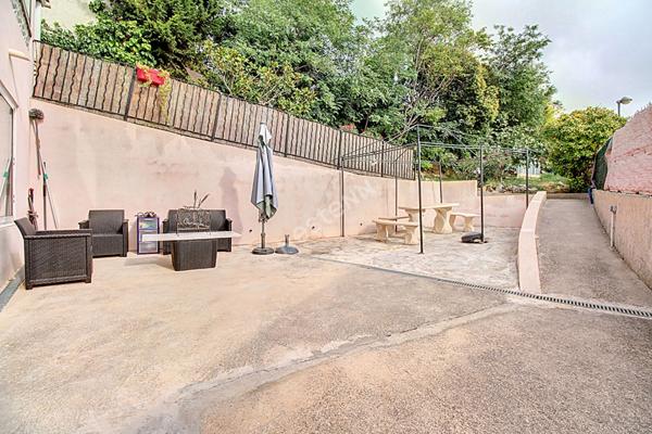 Vitrolles Maison individuelle de 4 chambres dont une en rez-de-chaussée, d'une surface de 99 m2 et deux vérandas en plus