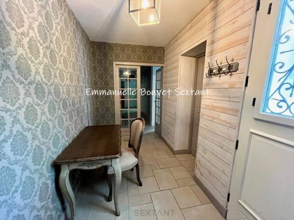 Bergerac ouest, belle maison contemporaine de plain-pied, 5 à 6 chambres, 3 salles d'eau, séjour double, bureau/atelier, garage, spa, terrain arboré et paysagé, environnement calme