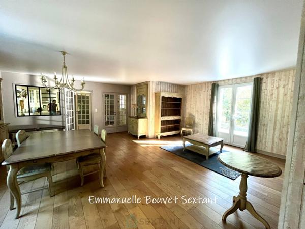 Bergerac ouest, belle maison contemporaine de plain-pied, 5 à 6 chambres, 3 salles d'eau, séjour double, bureau/atelier, garage, spa, terrain arboré et paysagé, environnement calme