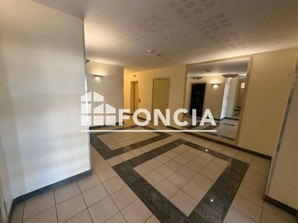 Location Appartement 3 pièces 74.04 m² - 53 BIS RUE CHAMP LAGARDE Versailles 78000