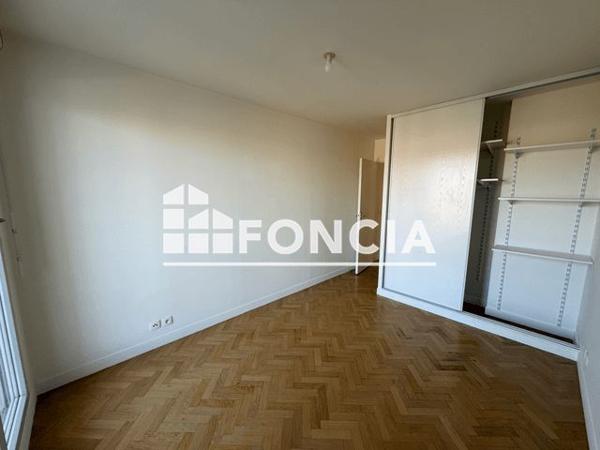 Location Appartement 3 pièces 74.04 m² - 53 BIS RUE CHAMP LAGARDE Versailles 78000