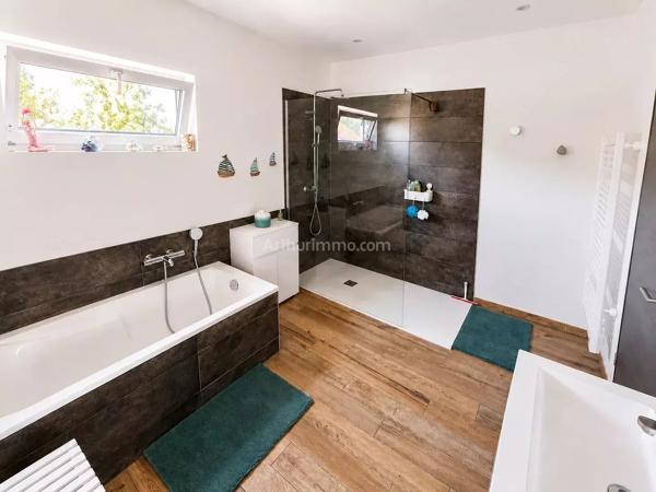 Vente                                                      Maison
                        
                     5 pièces                      127 m2                     à Sundhoffen