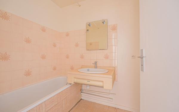 Appartement à vendre    2 pièces • 51 m2 Paris 19