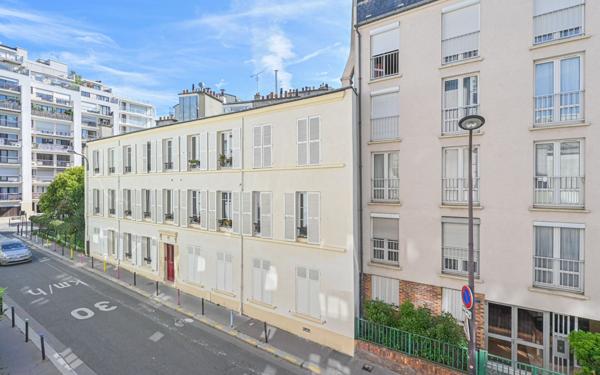 Appartement à vendre    2 pièces • 51 m2 Paris 19