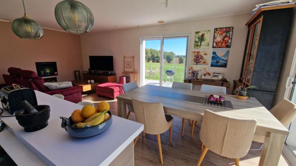 Maison récente proche bourg