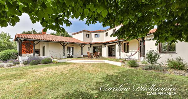 Propriété familiale de caractère – 218 m² – Parc arboré de 3 000 m² – Dépendance 65 m² - Le Château d'Olonne