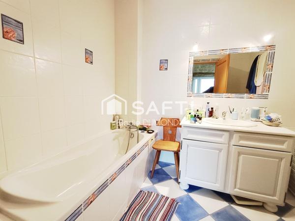 Magnifique propriété de 250 m2 habitable sur terrain arboré de 11038 m2