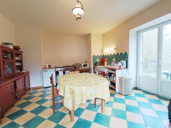 Magnifique propriété de 250 m2 habitable sur terrain arboré de 11038 m2