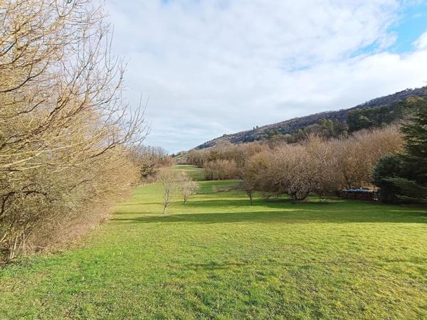 Magnifique propriété de 250 m2 habitable sur terrain arboré de 11038 m2