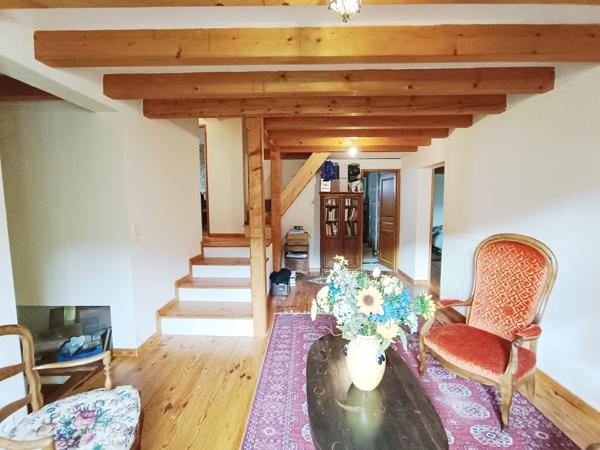 Magnifique propriété de 250 m2 habitable sur terrain arboré de 11038 m2