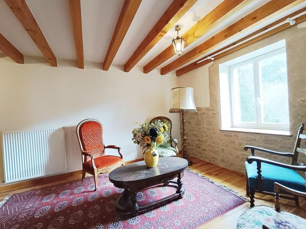 Magnifique propriété de 250 m2 habitable sur terrain arboré de 11038 m2