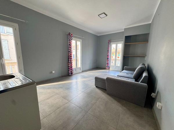 Immeuble à vendre à Martigues - Bon état, idéal investisseur
