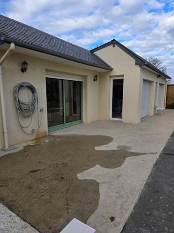 Maison Crevin 8 pièce(s) 170 m2 + sous sol + dependances de 60 m²