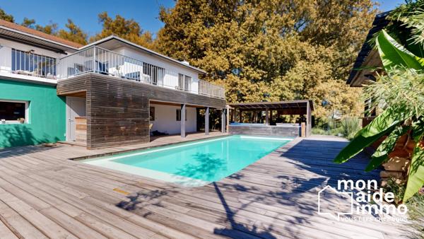 Villa familiale de 219 m² avec piscine et parc arboré de 8 000 m²
