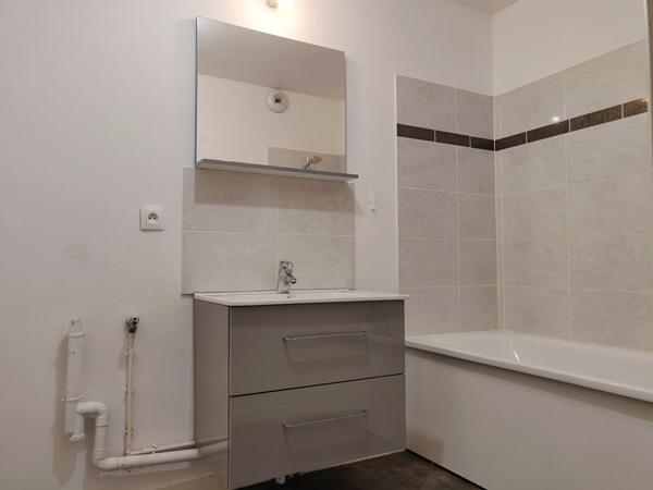 Appartement à Elbeuf T3 avec balcon et parking