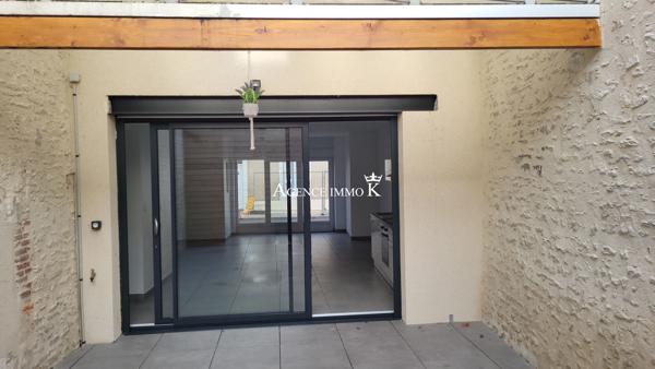 NEUVILLE DE POITOU - Maison de ville T5 avec terrasse. , Neuville de poitou