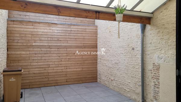 NEUVILLE DE POITOU - Maison de ville T5 avec terrasse. , Neuville de poitou