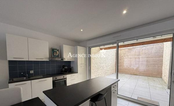 NEUVILLE DE POITOU - Maison de ville T5 avec terrasse. , Neuville de poitou