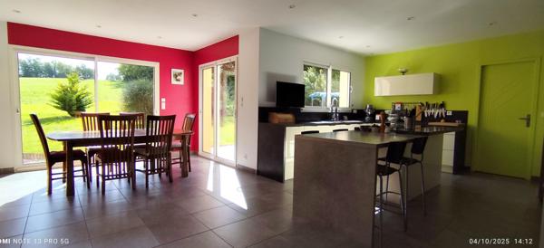 Magnifique maison de 2014 avec 4 chambres et 1,6 hectare.