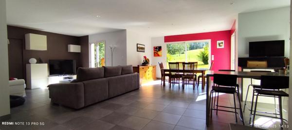 Magnifique maison de 2014 avec 4 chambres et 1,6 hectare.