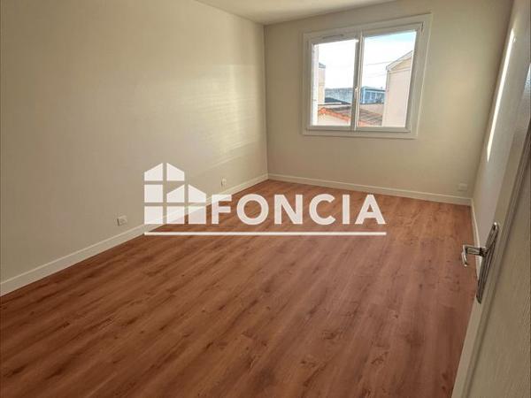 Location Appartement 4 pièces 77 m² - 5 IMPASSE RICHARD Niort 79000