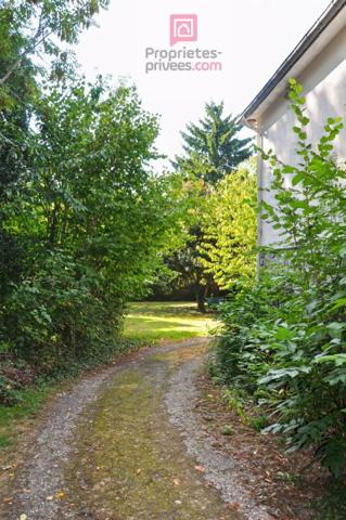 Maison Ahuille 4 pièce(s) 92 m2 avec terrain constructible  non viabilisé au coeur du village