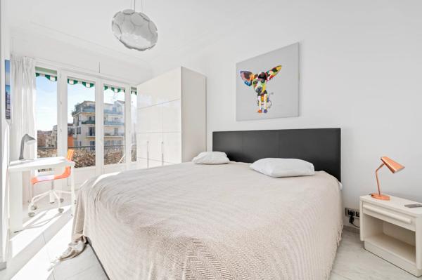 Appartement lumineux, plein centre