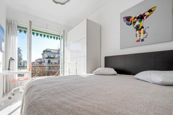 Appartement lumineux, plein centre