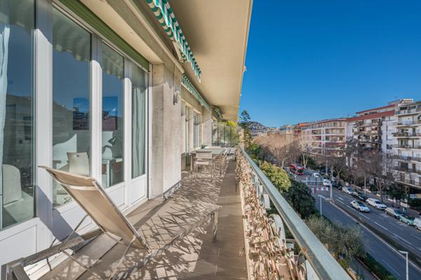 Appartement lumineux, plein centre