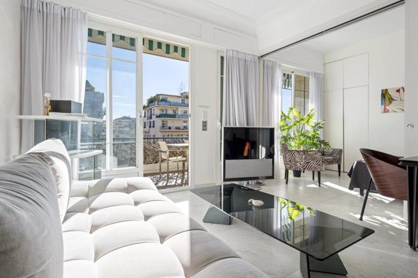Appartement lumineux, plein centre